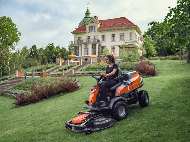 Райдер садовий газонокосарка Husqvarna для великих садиб