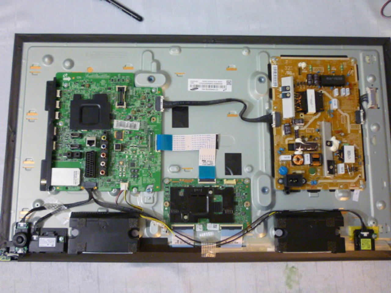 Плати від LED TV Samsung UE32H6400AKXUA по блоках (розбитий екран).