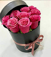 9 розовых роз в черной шляпной коробке