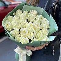 25 белых роз "Аваланж" 50-60 см.