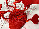 Капелюшок циліндр на обручі «Діта Фон Тіз» чорна c червоними сердечками., фото 8