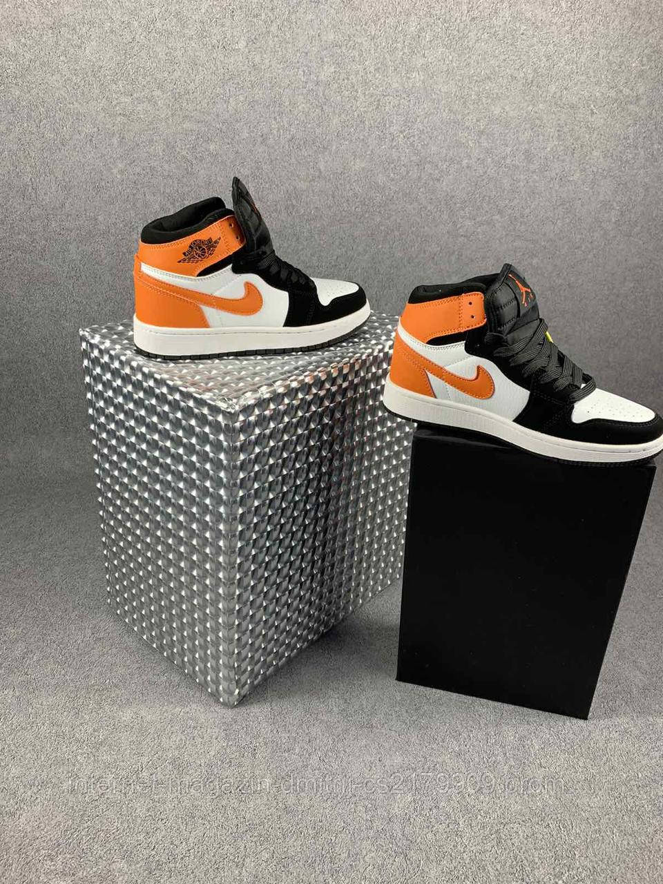 Жіночі кросівки в стилі Nike Air Jordan білі з чорним, оранжевим