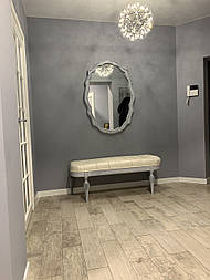 Дзеркало настінне в різьбленій дерев'яній рамі