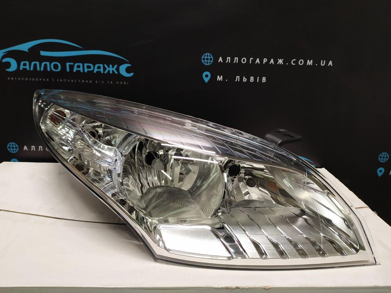 Фара права (хром) Renault Megane 3