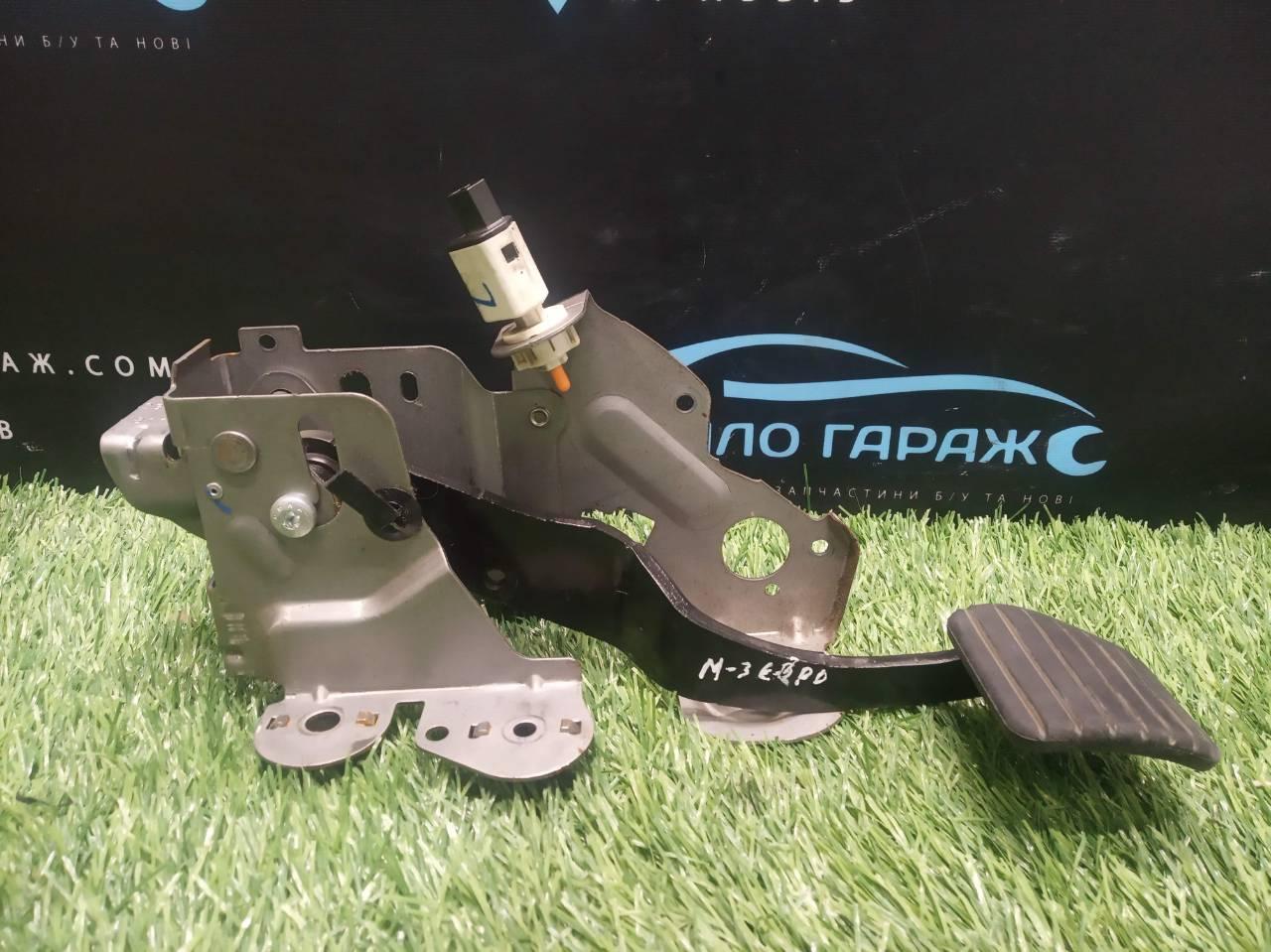 Педаль гальма Renault Megane 3 2009-2015 465010015R Рено меган 3 педаль гальма з кронштейном