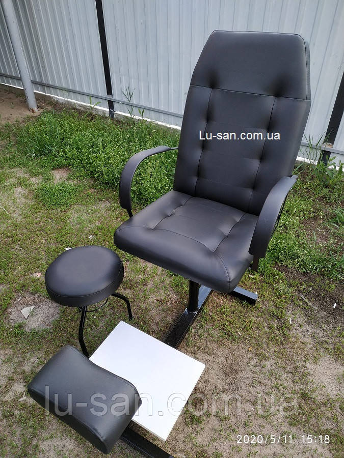 Чорне крісло для педикюру в комплекті з підставкою для ніг і стільцем для майстра (чорний матовий)