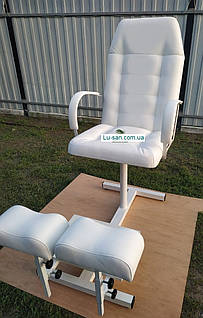 Біле крісло для педикюру з 2ма підставками для ніг