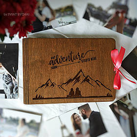 Фотоальбом з дерева красиво запакований | дерев'яний фотоальбом для закоханих на подарунок