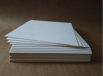 Набір 4 шт. білого пивного арома картону 1,5 мм виробництво Германію формат 50х70 см