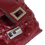 Жіноча шкіряна бордова стильна сумка з декоративними швами на блискавці та клапан на застібці, фото 4