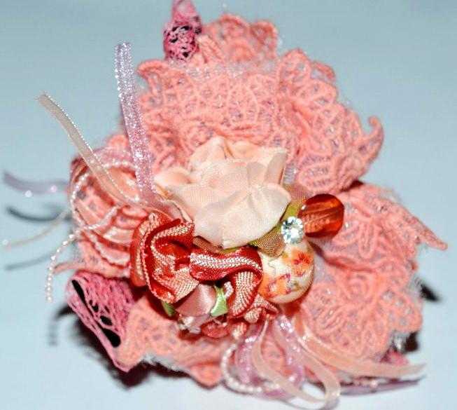 Краб для волосся чорний пластик, мереживо, квітка, кулька з тканини, розмір 9х5 см темно-рожевий, фото 1