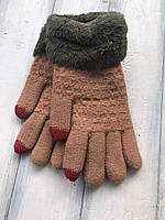 Шерстяные перчатки в среднем размере