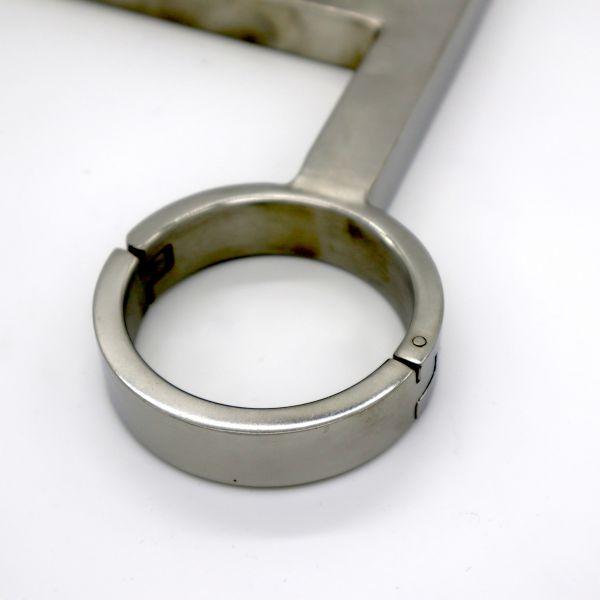 Фіксатор на руки і шию механізм