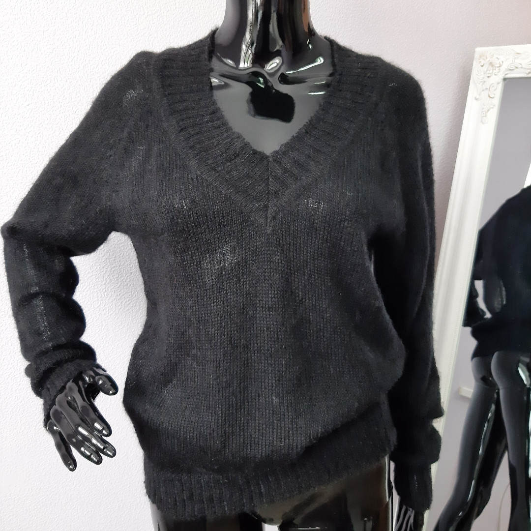 Мохеровий светр жіночий чорний