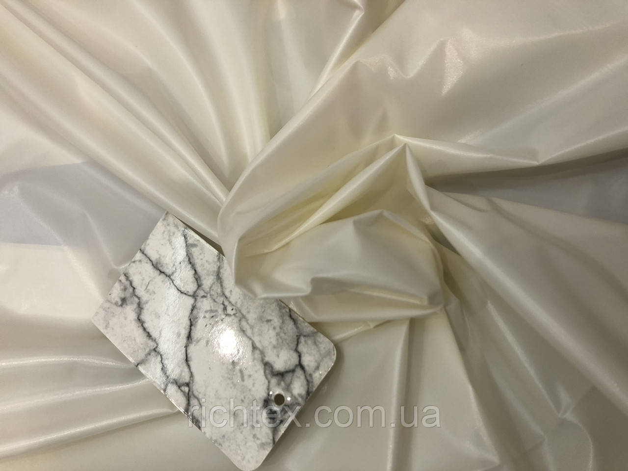 Плащівка Монклер Молоко