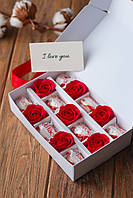 Подарунковий набір до 8 березня солодкий подарунок "Троянди і Raffaelo"