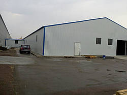 Монтаж прямостінного анкара. Будівництво прямостінного ангара