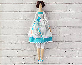 Інтер'єрна лялька в стилі тільда в біло-блакитній сукні