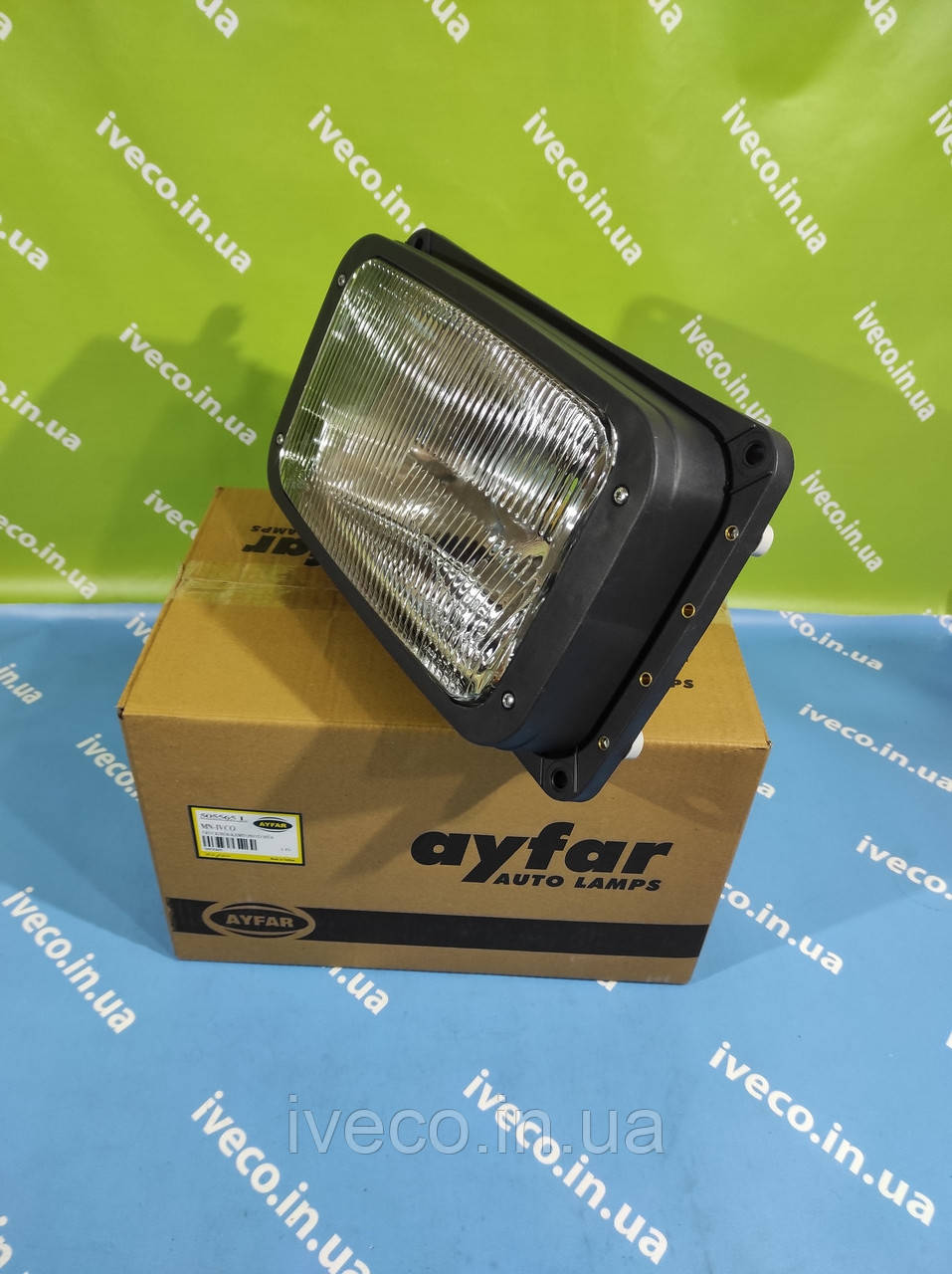 Фара права Iveco EuroTrakker Івеко Євротракер 504032812