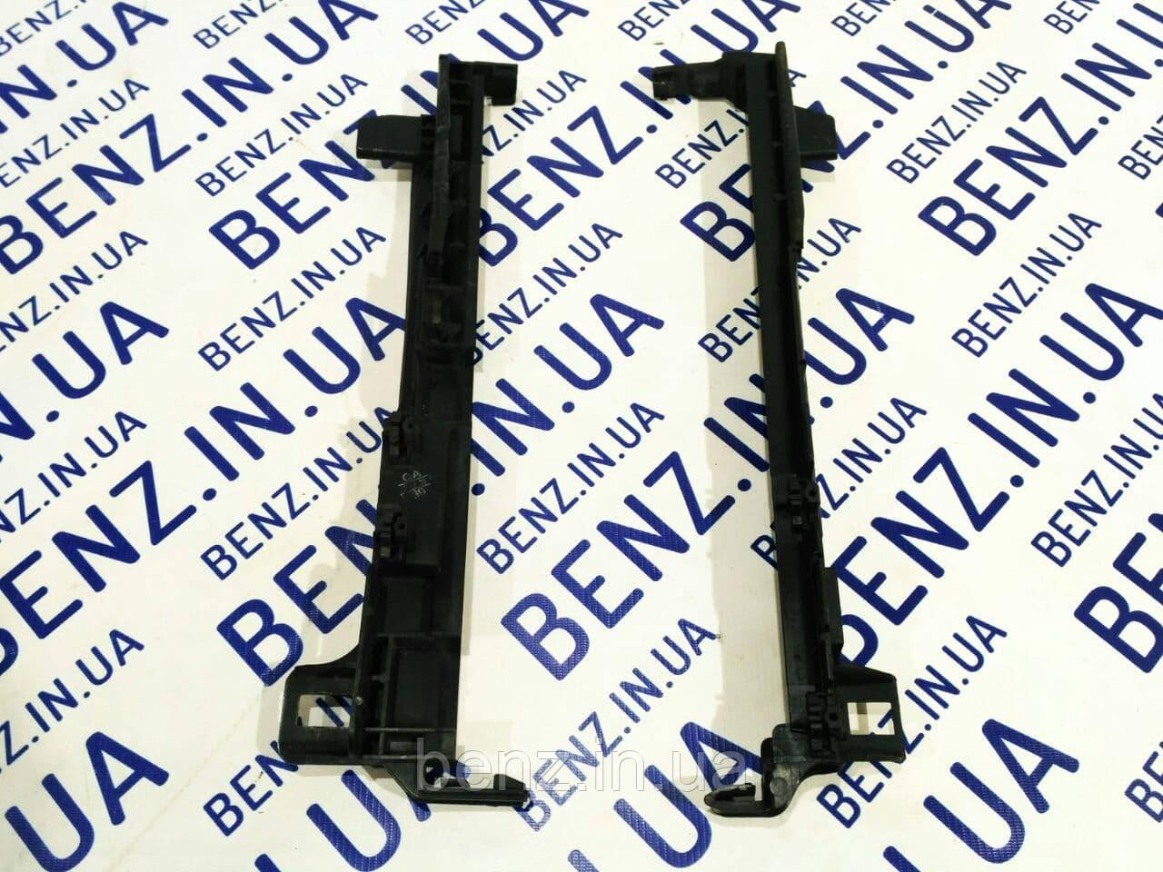 Кріплення радіатора кондиціонера Mercedes W204, C207, X204, W212 A2045010320
