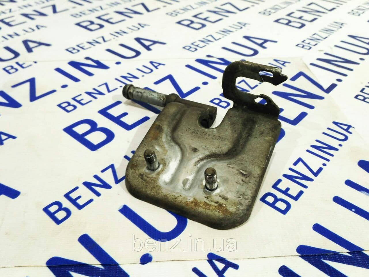Кріплення глушника Mercedes W212, W204, C218 A2124922241