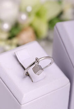 Срібне родоване фалангове кільце з підвіскою (кубик).