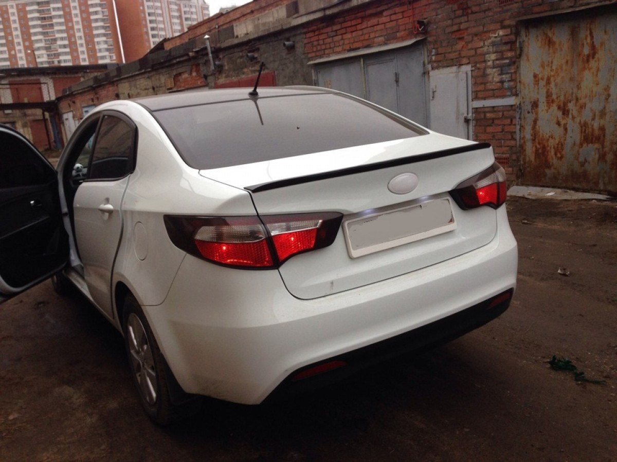 Спойлер лип багажника (шабля) KIA RIO 2011 - ABS пластик під фарбування