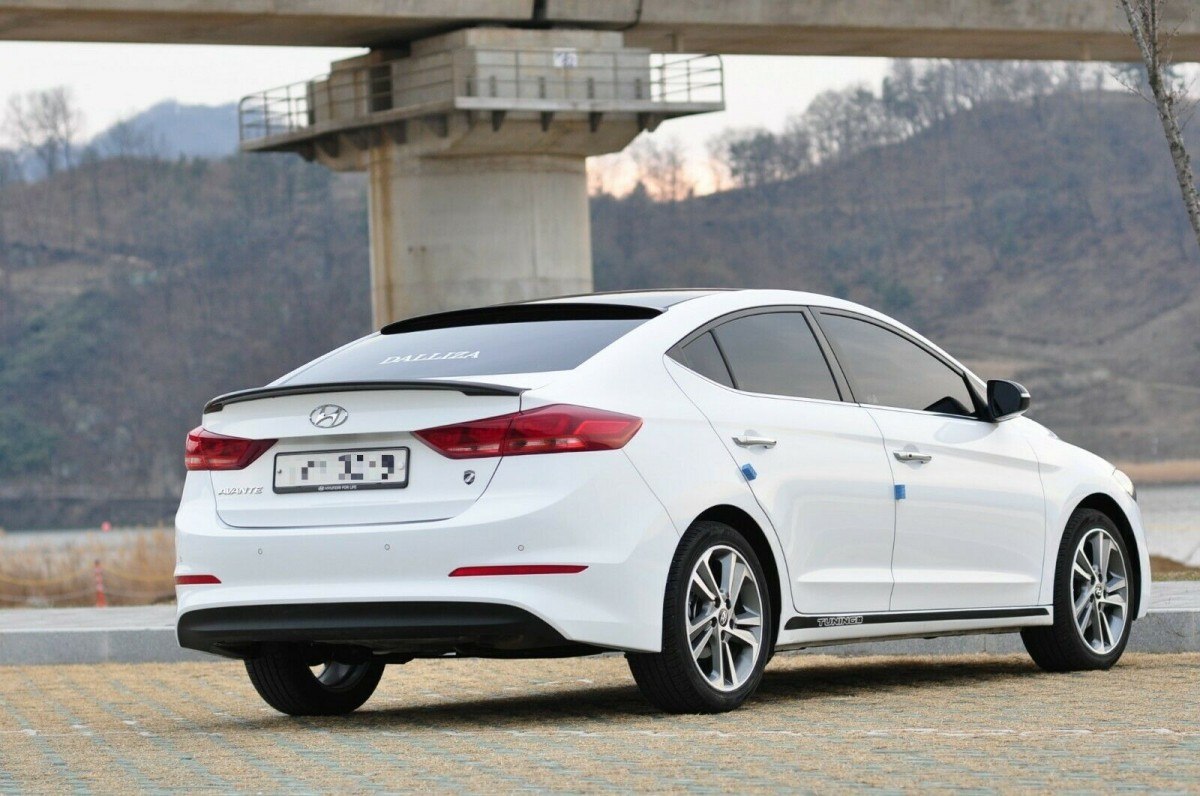 Спойлер лип багажника Hyundai Elantra AD 2016 - ABS пластик під фарбування