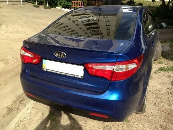 Спойлер лип багажника (шабля) Kia Rio 2011- (скловолокно під фарбування)