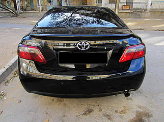 Спойлер лип багажника Toyota Camry 40 2006-2011 ABS пластик в чорному кольорі