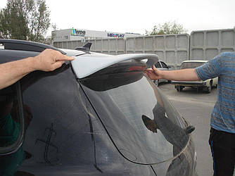 Спойлер на кришку багажника Volkswagen Tiguan 2007-