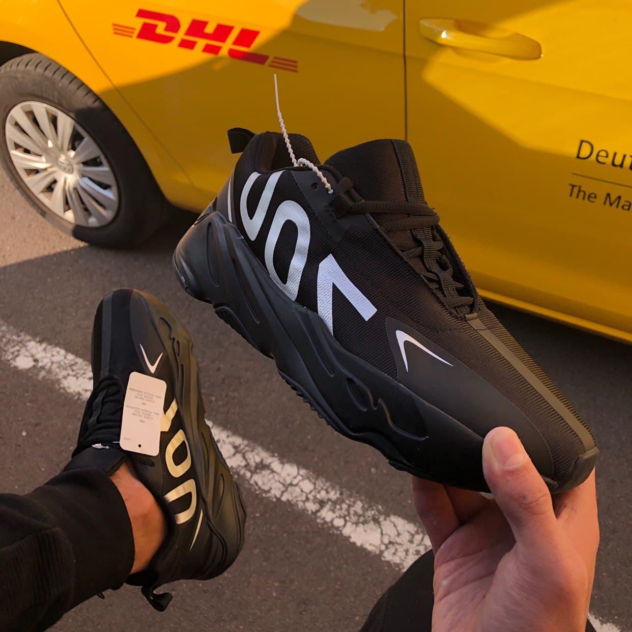 Кросівки чоловічі чорні Adidas Yeezy Boost 700 (00671)