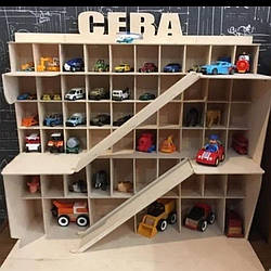 Дерев'яний гараж для машинок Іменний