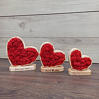 Іменний Подарунок на день святого Валентина дружині  - дерев'яне серце з мохом на підставці з гравіюванням
