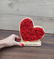 Серце з дерева з червоним  мохом ягель - подарунок до дня Валентина