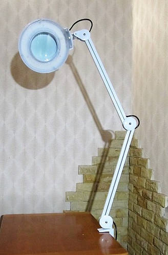 Лупа лампа с креплением к столу