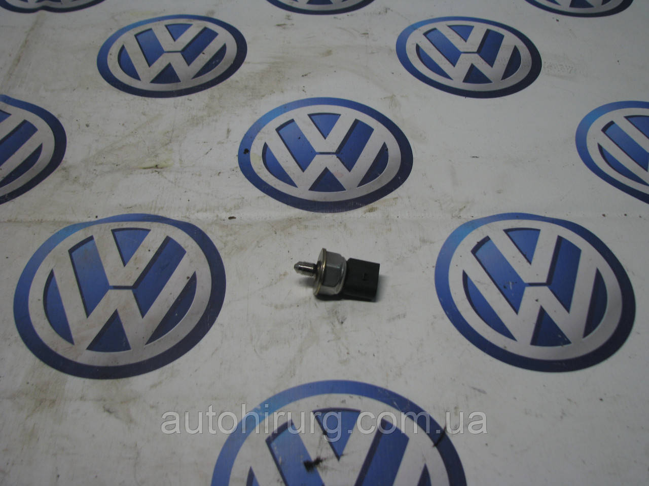 Датчик тиску палива Volkswagen Passat B7 USA (06K906051)