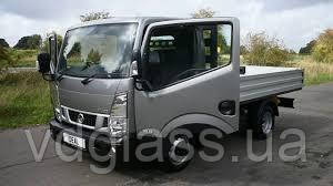 Nissan NT400 CABSTAR F24F лобове скло, триплекс