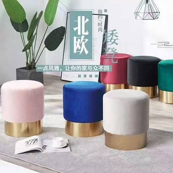 Пуфи, крісла, столики