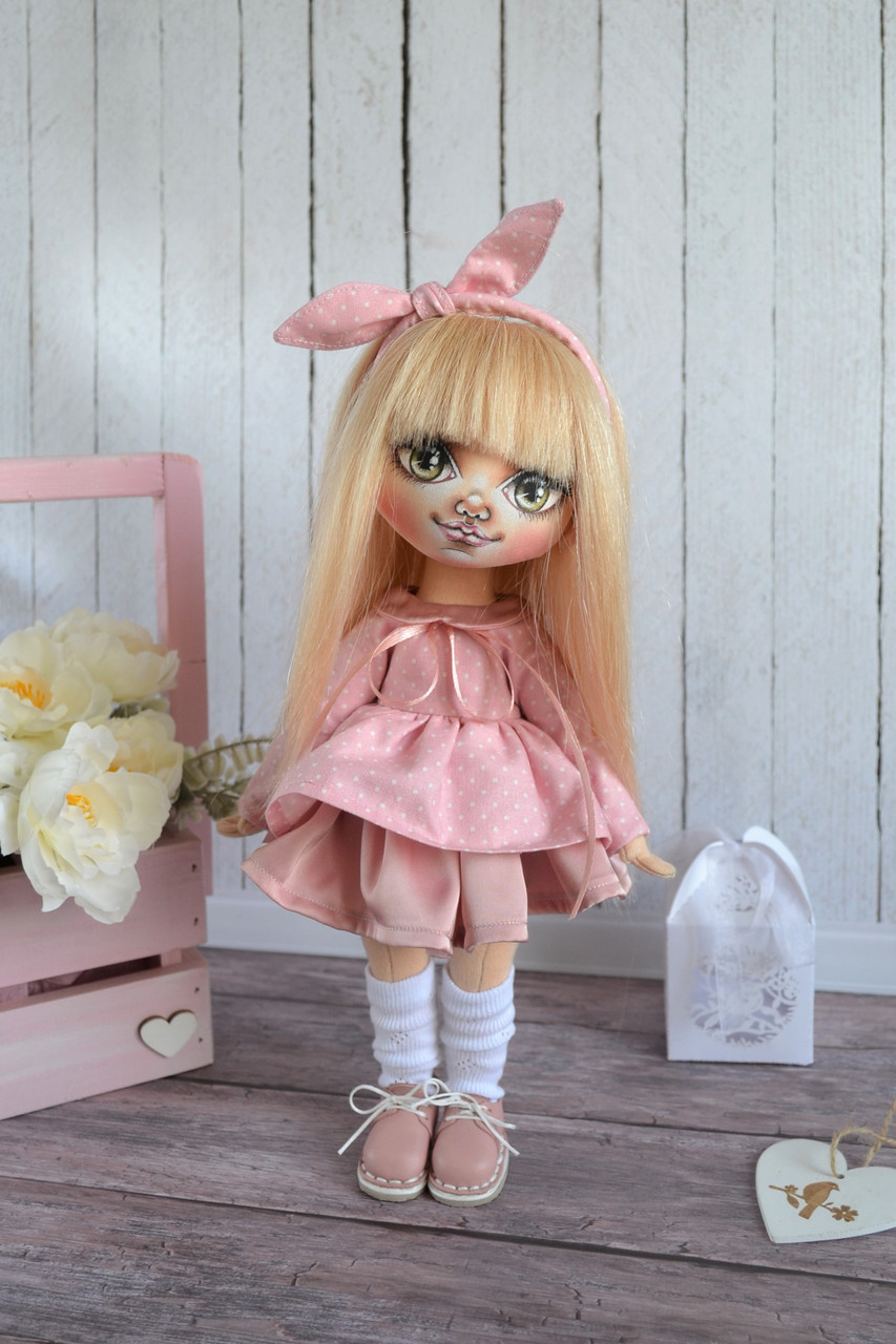 Текстильна лялька ручної роботи - Лялька з тканини - Авторська лялька - Лялька блондинка в рожевому