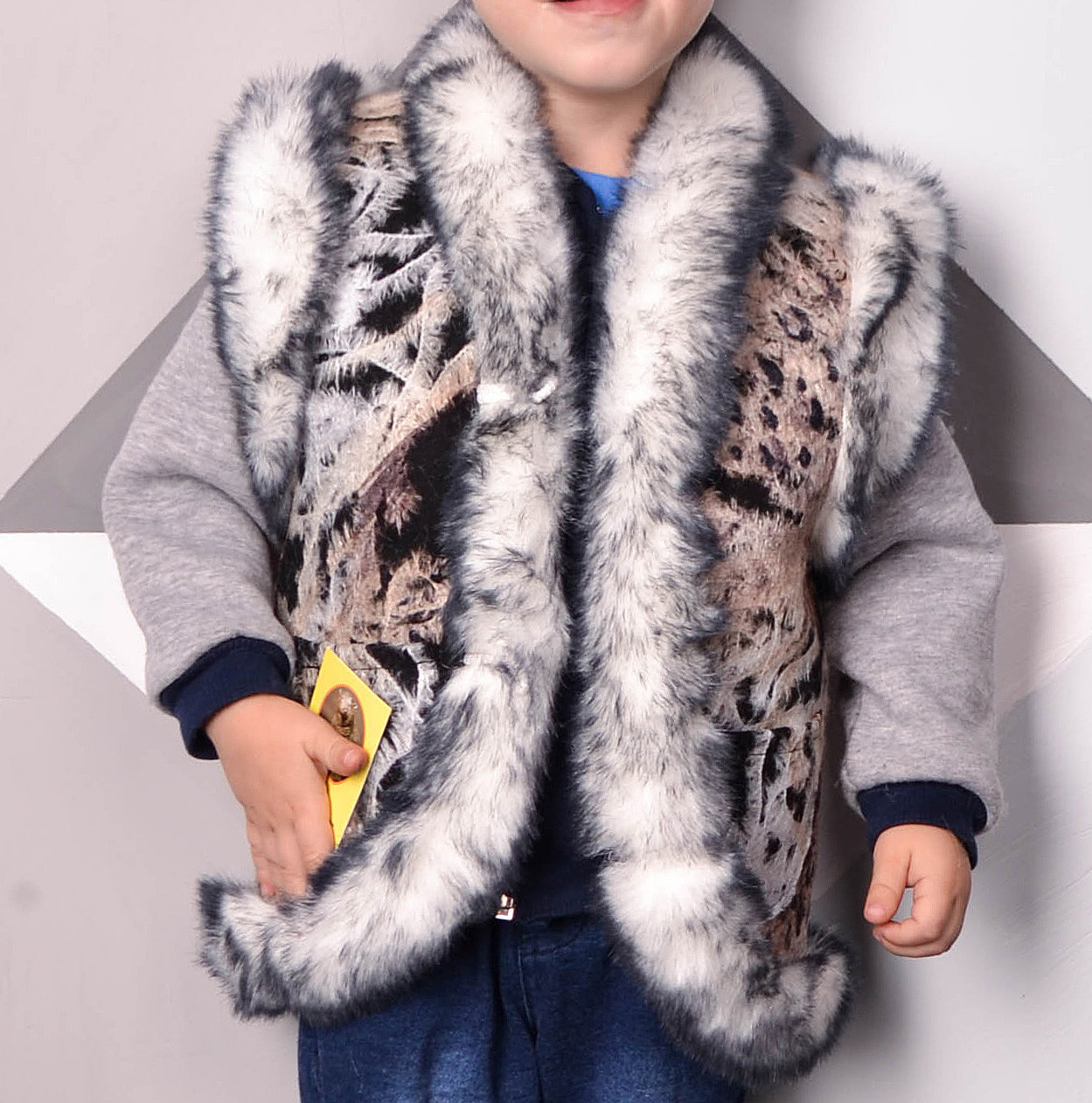 Жилетка дитяча для дівчинки Кролик 2-9 років з овчини з кишенями, фото 1