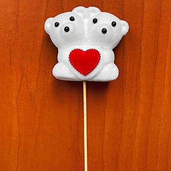 Ведмедик з серцем на паличці 18 см коричневий