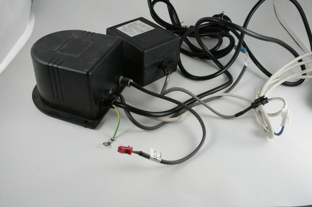 Блоки підключення панелі приладів душової кабіни.