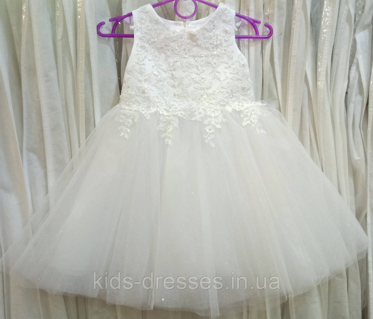 Белое Нарядное Детское Платье-маечка с Вышивкой Бисером и Блестящей ...
