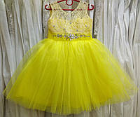 Необычное желтое нарядное детское платье-маечка с гипюровым лифом на 3-4 лет