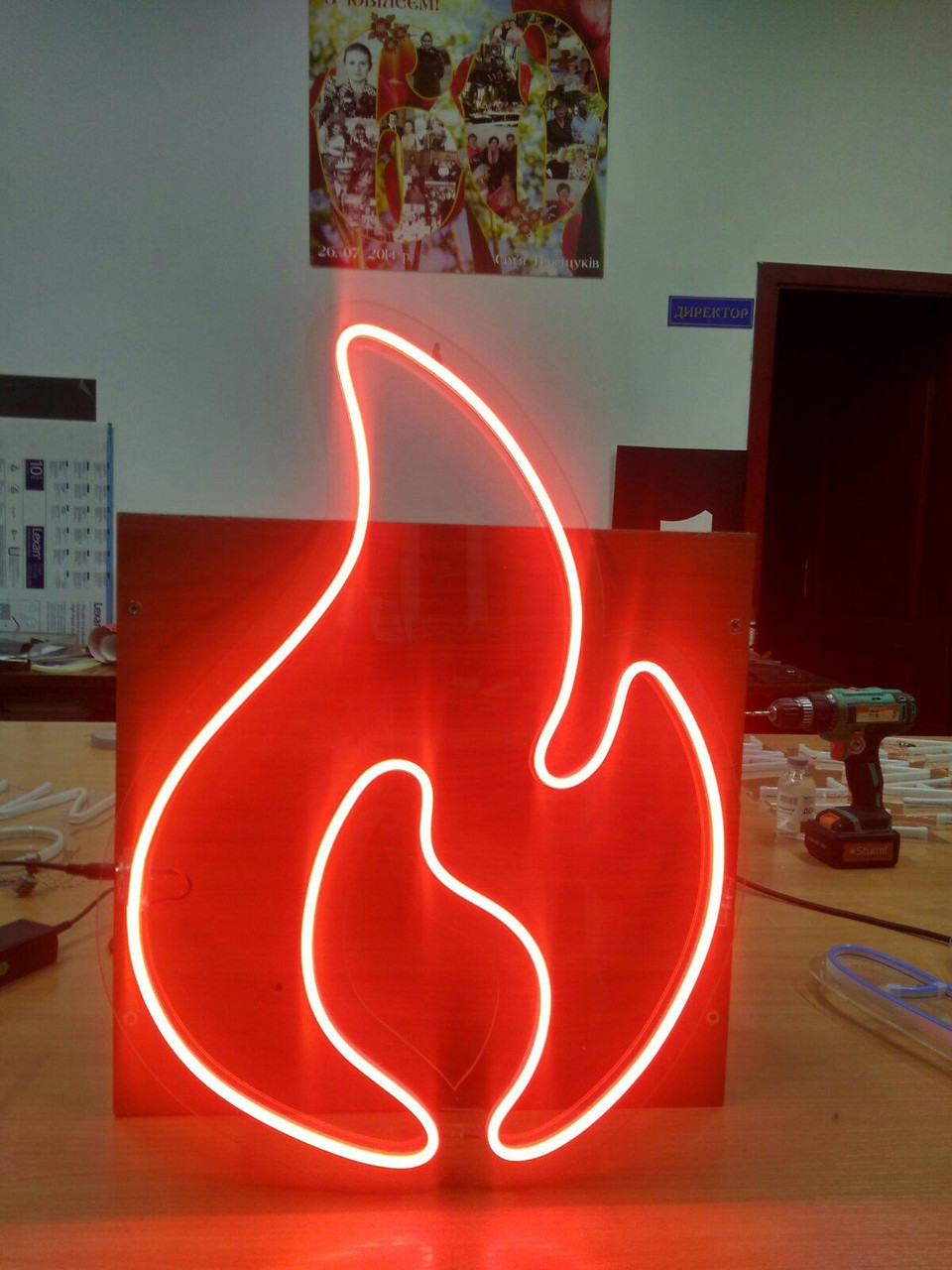 Неоновий світлодіодний світильник нічник Полумя розміром 20х27,5 см