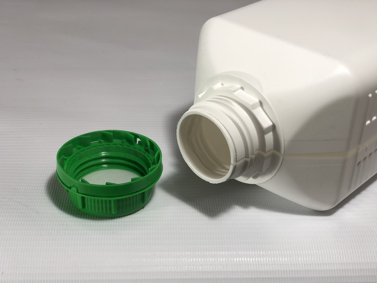 2 літри пластикова пляшка каністра тара ПНД HDPE поліетиленова харчова ємність із кришкою, фото 1