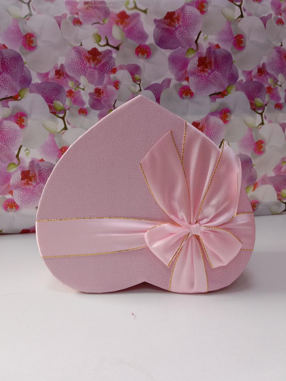Подарункова коробочка у формі серця рожева15,5x14,5x6cm з кришкою з великим бантом