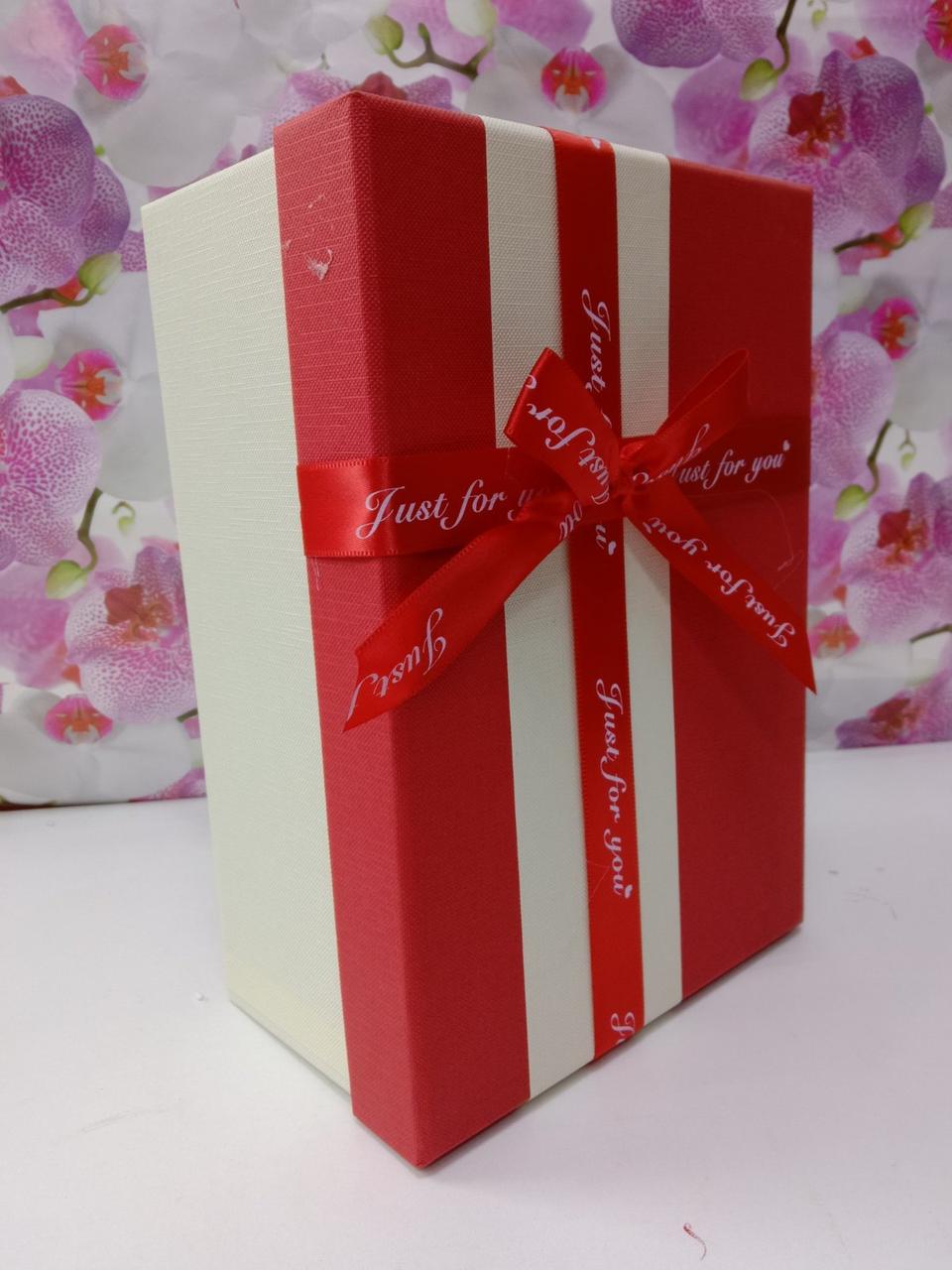 Червона подарункова коробочка з кришкою з великим бантом, фото 1