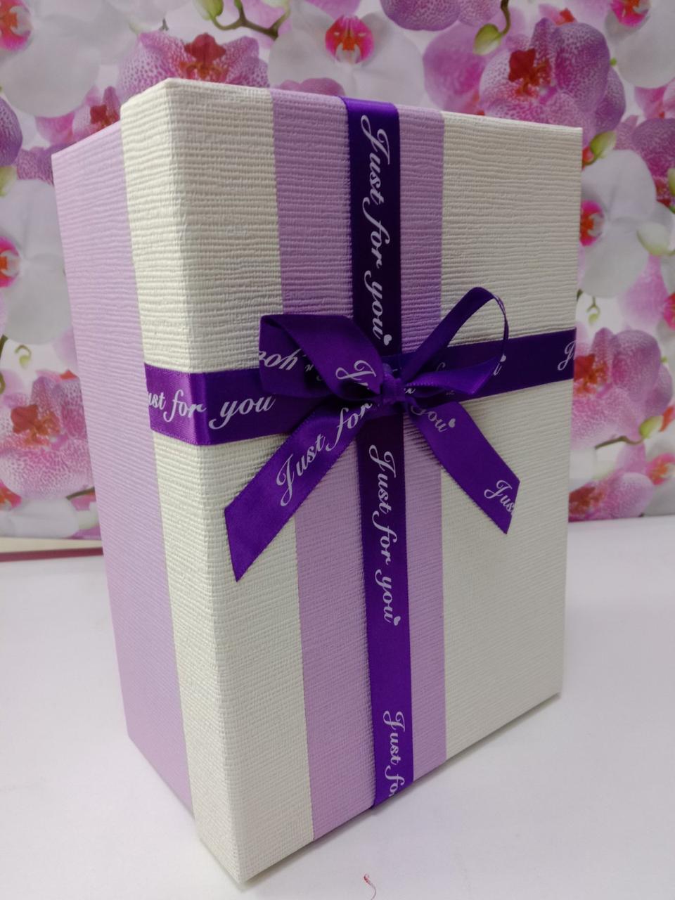 Подарункова коробочка бузкова  з кришкою з великим бантом, фото 1